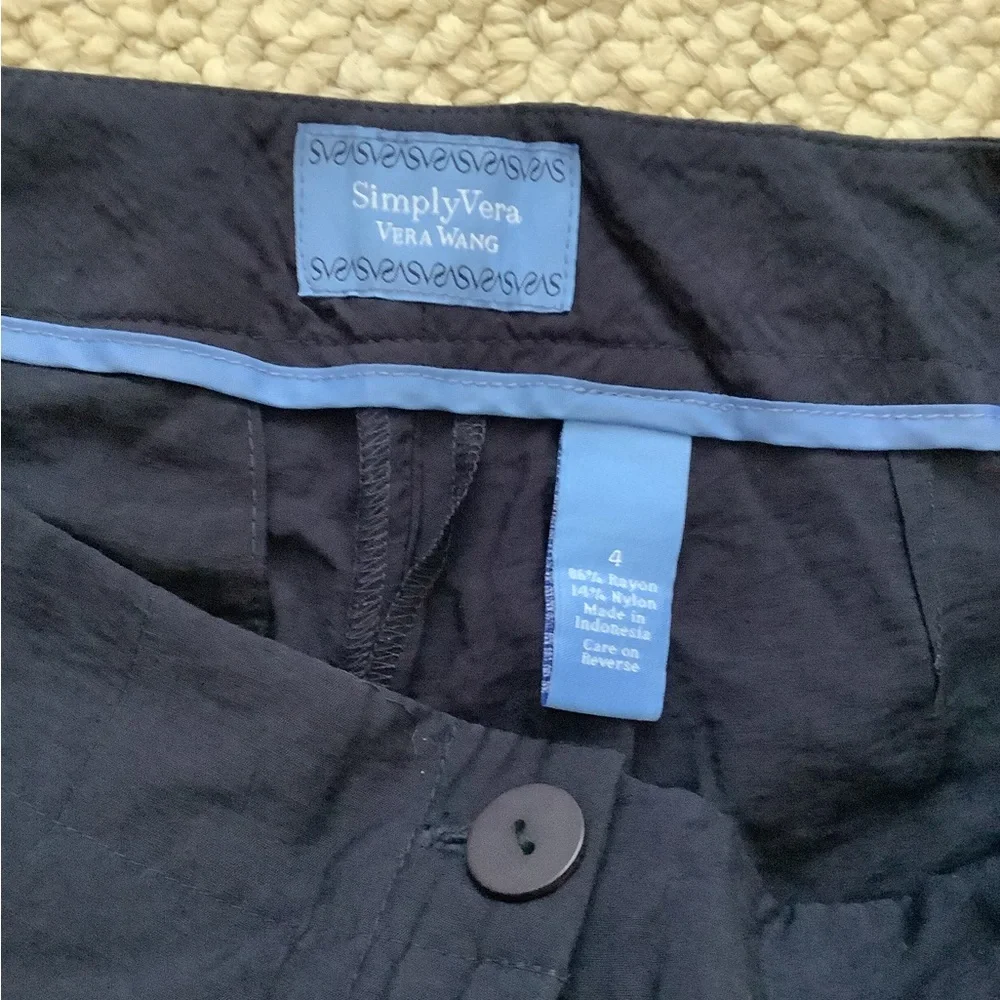 NWOT Vera Wang Bermuda Shorts Navy Rayon Lightweight 4